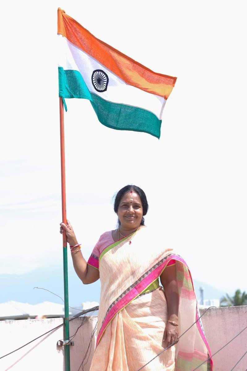 AnwarHussianA1's tweet photo. #தேசிய_கொடியை எந்த கம்பத்தில் பறக்க விட வேண்டும் என்பது கூட வா தெரியாது இந்த MLA வுக்கு

@BJP4India #வானதி_சீனிவாசன் மீது
வழக்குப்பதிவு செய்ய வேண்டும். @CMOTamilnadu 
@mkstalin @policecbecity 
@TAMILNADUPOLIC2 https://t.co/Es7B1LRCwj