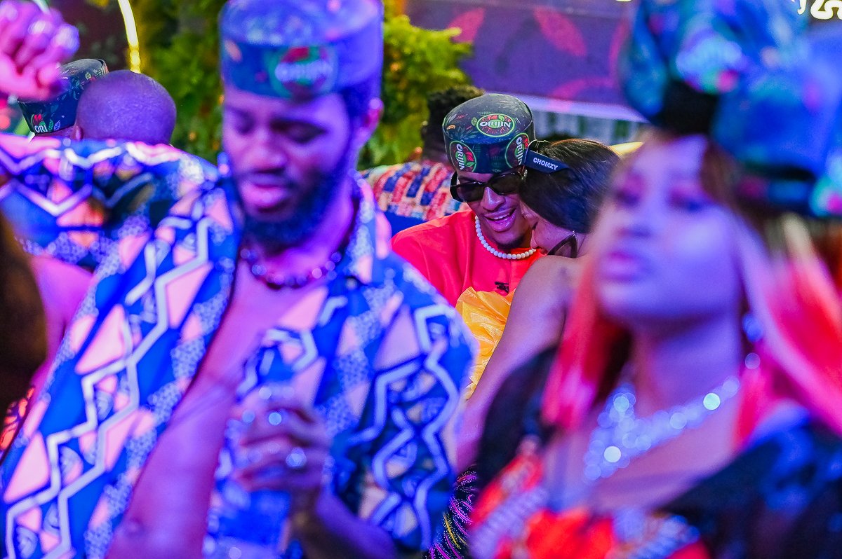 DStvNg's tweet photo. This season ehn, we won't predict nothing because apparently, anything can happen. Housemates truly be levelling things ...
#BBNaijaS7
#SaturdayNightParties https://t.co/q1Y46yAL4L