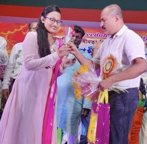 ShuvajitSamant2's tweet photo. Tamluk Rajmoydan..75..freedom at mightnight
এই মুহূর্তে তাম্রলিপ্ত পৌরসভা ব্যবস্থাপনায় তমলুক রাজ ময়দানে ৭৫ তম স্বাধীনতা দিবস উদযাপনে কৃতি ছাত্র ছাত্রীদের সম্বর্ধনা জ্ঞাপন করা হলো।।#FAMTMC #MamataBanerjee #AITC https://t.co/3wyLSmiLIY