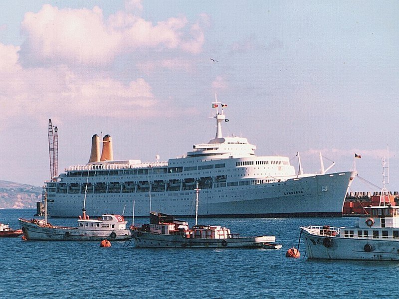 CruiseJipe's tweet photo. #SSCanberra was an oceanliner, which later operated on cruises, in the P&O fleet from 1961-1997. She was built at Harland & Wolff shipyard in Belfast, Northern Ireland at a cost of £17 million. The ship was named on 17 March 1958, after the federal capital of Australia, Canberra https://t.co/gcw9hr4OJR