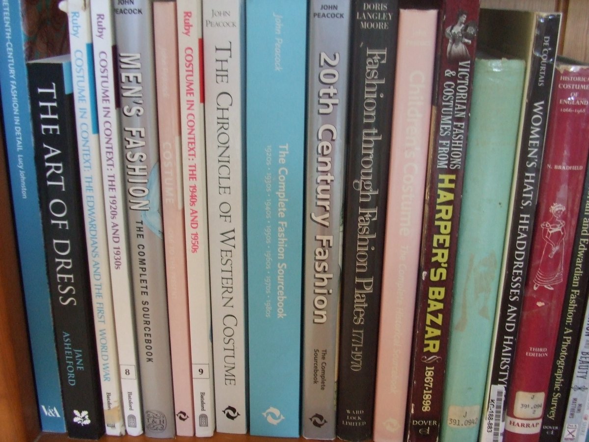MaisieThomas99's tweet photo. The history of costume is a great interest of mine. Here are some of my books, including titles that are invaluable when I write #TheRailwayGirls saga series about the brave women working on Britain's railways in WW2 #writerslife #HistoricalFiction #costumes #fashion #booklovers https://t.co/NB6GyF8edb