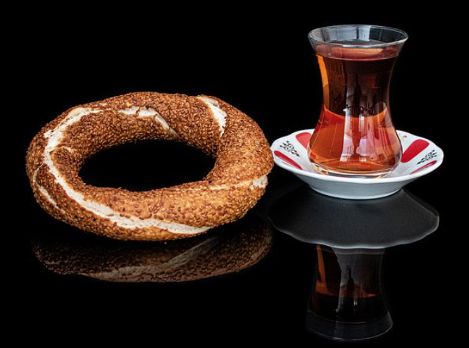 İstanbul, İzmir ve Ankara'nın en iyi iki simitçisini seçtik. İstanbul - 1) Susam Sokağı-Şişli 2) Yeldeğirmeni Taş Fırın-Kadıköy... İzmir - 1)Bostanlı Gevrekçisi 2) Zeynel Ergin Gevrek Fırını...  Ankara- 1) Ankara Simitçisi 2) Köroğlu Simit... Senin favori simitçilerin hangisi?