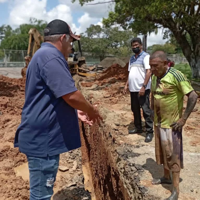 Aguas de Cojedes presente en El Potrero, Municipio San Carlos, para solucionar los problemas de desborde de aguas servidas, que por mucho tiempo ha estado afectando a los habitantes del sector. Vamos por más!

#AguasdeCojedes
#SolucionesAguasServidas
#VamosVamosCojedes