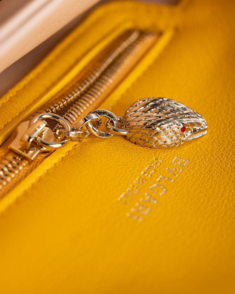 Bulgariofficial's tweet photo. Behind these outward symbols of #Bulgari’s snake icon stands hours of textile and jewelry-inspired craft. The finished article is a vibrant summer accessory in Sun Citrine hues. https://t.co/z4EDqQGw7B Bulgari #BulgariAccessories #Craftmanship #Serpenti #MadeInEden #FW22 https://t.co/VhWKdTwr2l