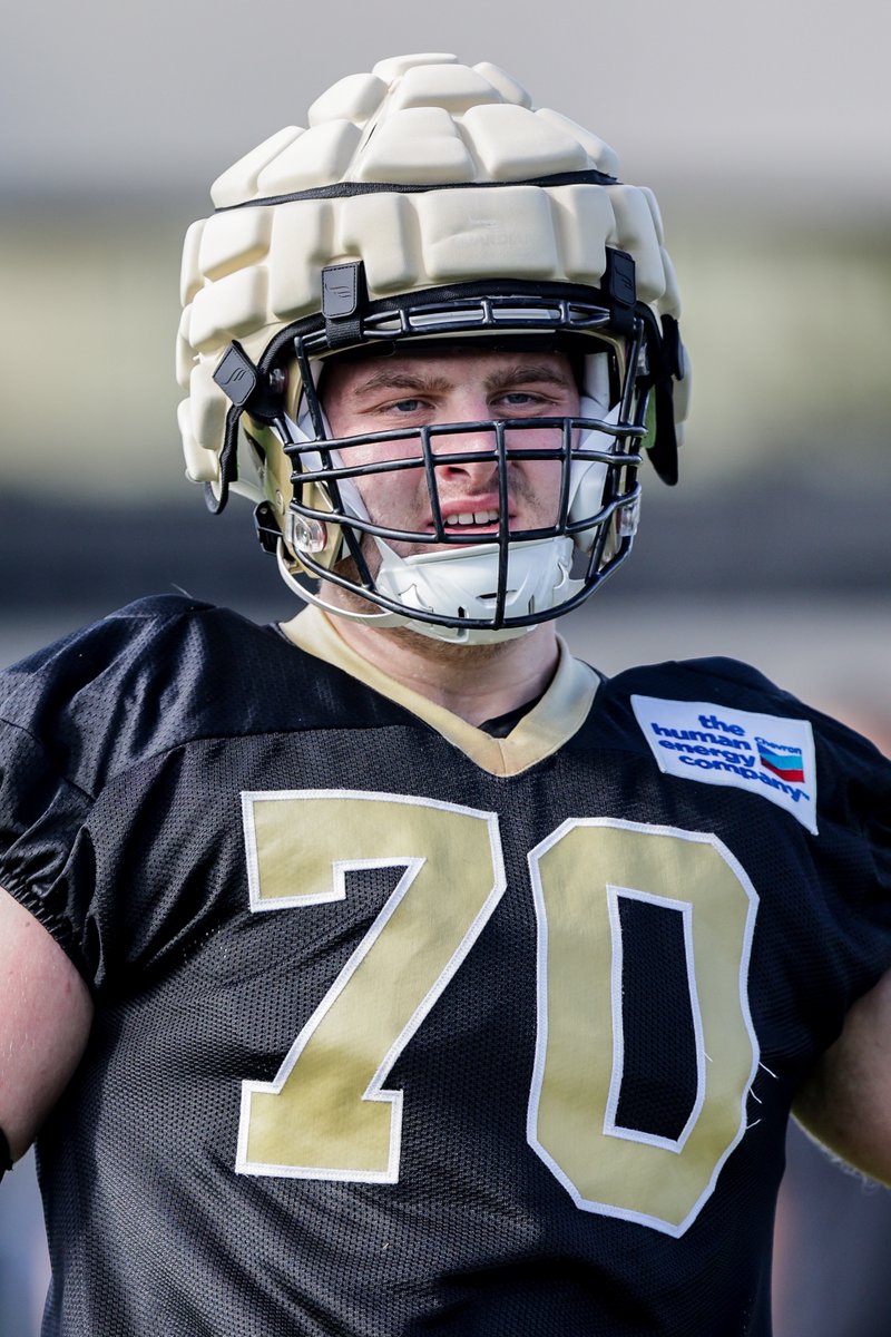PFF's tweet photo. Highest-graded 1st-round offensive rookies in Week 1 of the preseason: 

🥇 Trevor Penning - 90.9
🥈 Garrett Wilson - 78.7
🥉 Kenny Pickett - 74.0
🏅 Charles Cross - 72.2 https://t.co/oXiT2MxB7L