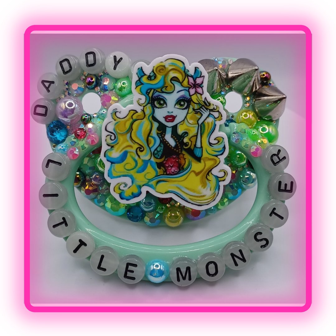 LittleShop89's tweet photo. This beautiful Pacifier has a green, yellow, pink, purple, and blue rhinestone and pearl mix with spikes and Daddy's Little Monster on the handle. 

#adultpacifer #adultpacifiershop #decopaci #adultpaci #adultpacifierstore #smallbiz #decoadultpacifier #littlespace #littlegear https://t.co/TgKuPIcY3V