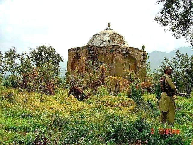 SadaeMazlomeen's tweet photo. پاکستان کے صوبہ خیبر پختونخواہ سے تعلق رکھنے والے افراد کا متعصبانہ طور پر بند کئے گئے مزارات کو کھولنے کا مطالبہ زور پکڑ گیا۔
سید میر انور شاہ، سید خلیل بابا، سید مست بابا کی زیارتوں سے پابندی اٹھانے کا مطالبہ۔۔

 قائد کے پاکستان میں ہم آزاد کیوں نہیں ❓

#GiveReligiousFreedom https://t.co/QrAGAqpiUM