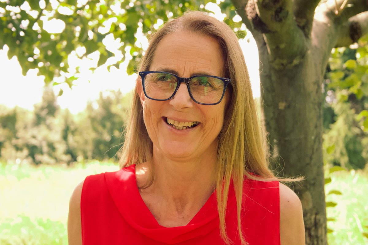 LuanaMencarelli's tweet photo. Chi mi conosce sa che amo prendere seriamente le mie responsabilità, mettendoci la faccia.  Ho scelto di provare a mettere nuovamente a disposizione del Movimento 5 Stelle, la mia esperienza e la mia energia: mi sono quindi candidata alle parlamentarie al Senato per la Toscana. https://t.co/2t86EwzQXG