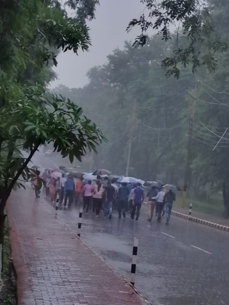 Sureshnayaka02's tweet photo. Tribute to the people who lost lives at the time of partition. #NSSGGV
@nssggcuCG
@ggv_smc @chakrawalalok @GovernorCG @NssChhattisgarh @askabir_ @NSSRDBhopal  @_NSSIndia @NssrdB @YASMinistry @pankajsinghips @PMOIndia @Nyksindia @ianuragthakur
#विभाजन_विभीषिका_स्मृति_दिवस https://t.co/Zpf6JGbddS