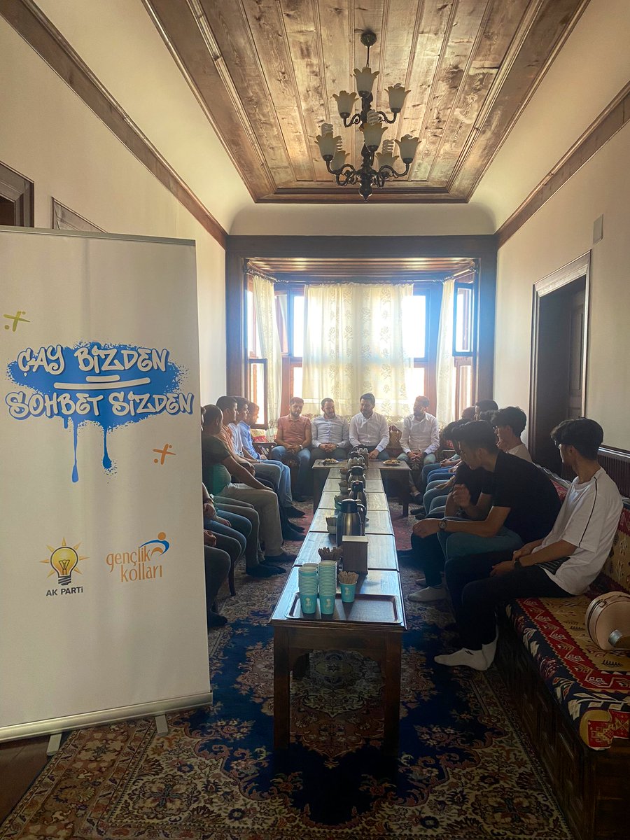 “Çay Bizden, Sohbet Sizden😊”programımızı bölge koordinatörümüz @OktenMuzaffer ’ın katılımlarıyla Yeni Seçmen Birimimiz ile gerçekleştirdik.

@emrecavdar1903