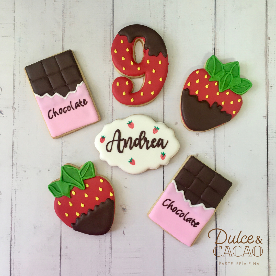 DulceyCacao's tweet photo. Estas galletas decoradas de fresas y chocolate son un tema muy diferente que me tocó hacer para el cumpleaños #9 de Andrea. 
Levante la mano al que se le antoja unas fresas cubiertas con chocolate ahorita mismo! 

#dulceycacao #postrespanama #postrespty #galletaspanama #galleta https://t.co/vyqqYIbSno