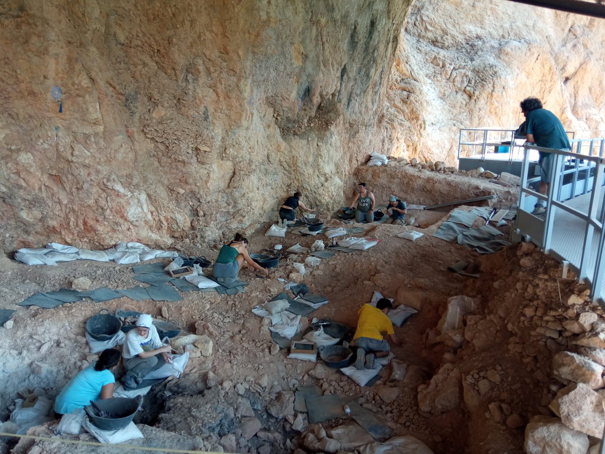 larocadelsbous's tweet photo. Continuem amb la campanya d'excavació a la Roca dels Bous! #territorineandertal #noguera #neandertals #fogueres #paleolíticmig #excavant #workinprocess
@cepapuab @UABBarcelona @Prehistoria_UAB https://t.co/GlDD79iBLw