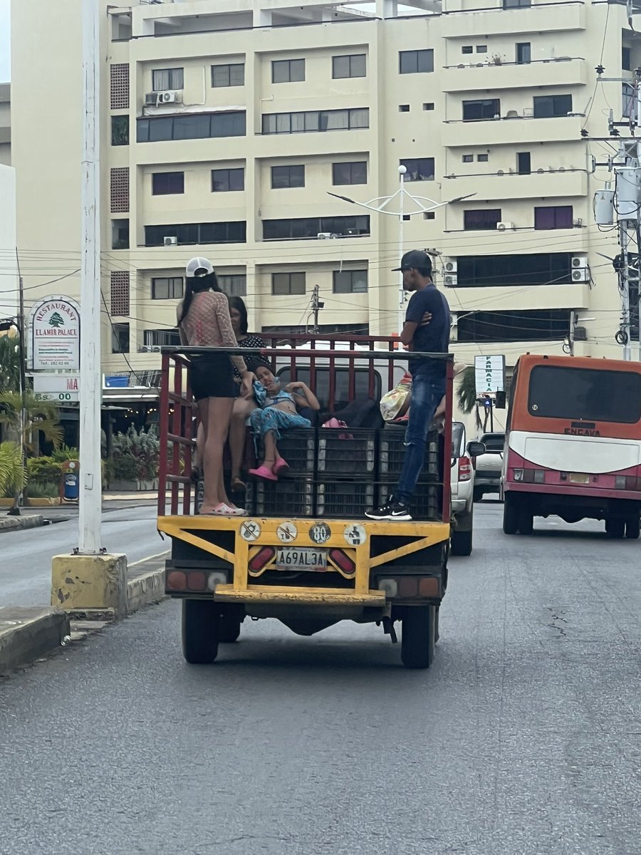 Un Domingo sin ley en lechería <a href="/manuelferreiraG/">Manuel Ferreira González</a>