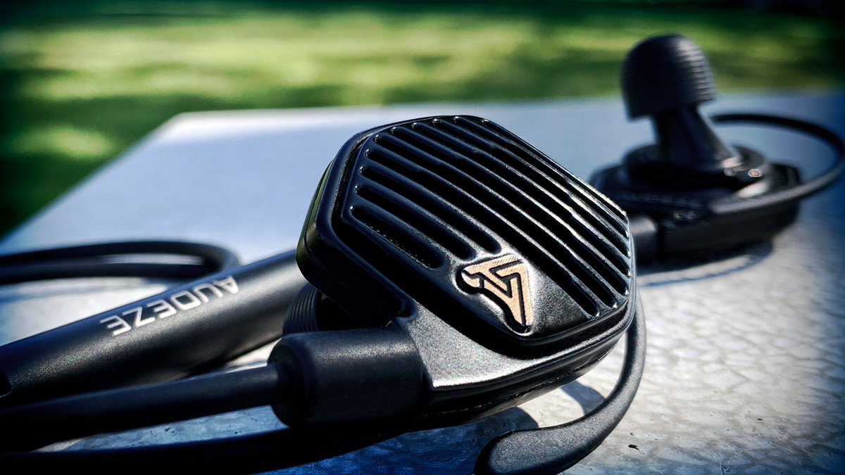 When you need great sound on-the-go: LCDi4 and its #Bluetooth cable
#AudezeInTheWild