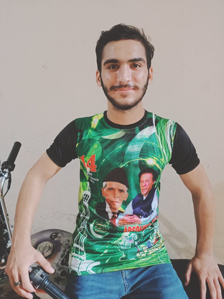 Anaa_Prast's tweet photo. یہ پرچم 🇵🇰 ہماری خودداری اور خودمختاری کی علامت ہے جو اس یقین پہ مبنی ہے کہ 
جب تک ہے یہ چاند ستارہ
تب تک رہے گا دیس ہمارا
⁧#جشن_آزادی_کپتان_کے_سنگ⁩
⁧#حقیقی_آزادی_جلسہ⁩ https://t.co/dzrd2oZ5Un