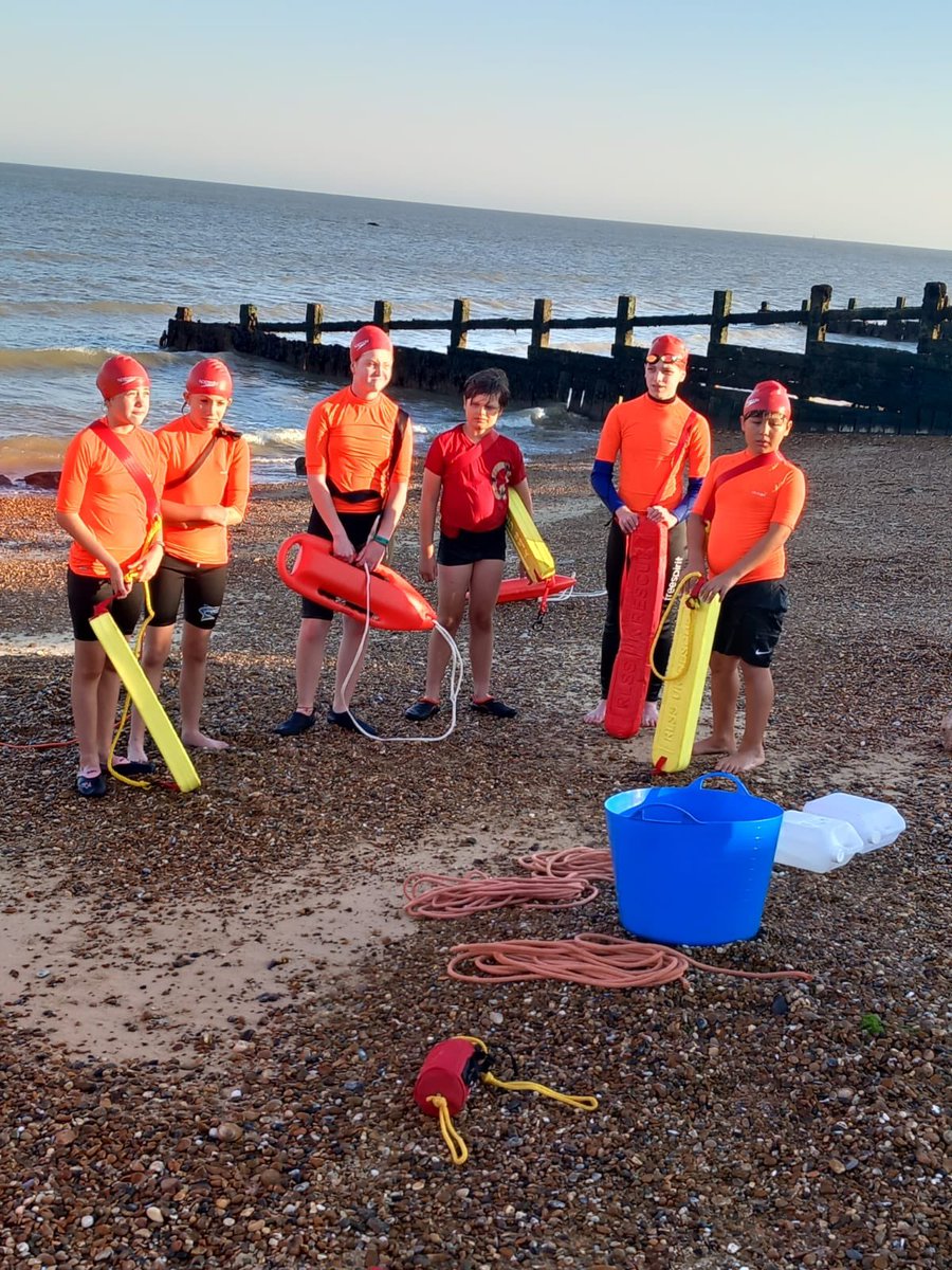 ipswichLSC's tweet photo. More #lifesaving for our club with #OpenWater training at #Felixstowe #Suffolk Fri evening
With so many tragic drowning incidents recently, we feel it is so important to provide #watersafety training
This #education will help these youngsters now and into adulthood to keep #safe https://t.co/69X0KXCnUd