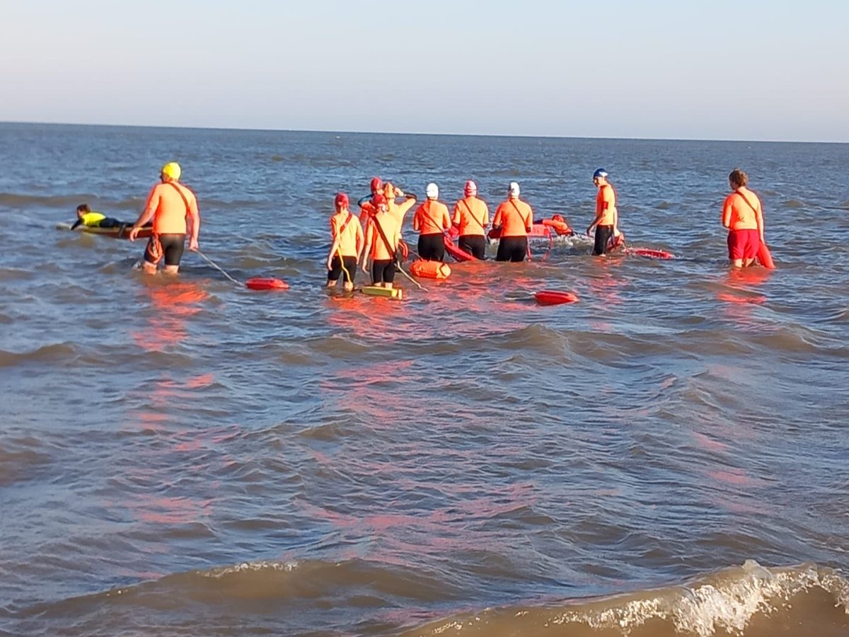 ipswichLSC's tweet photo. More #lifesaving for our club with #OpenWater training at #Felixstowe #Suffolk Fri evening
With so many tragic drowning incidents recently, we feel it is so important to provide #watersafety training
This #education will help these youngsters now and into adulthood to keep #safe https://t.co/69X0KXCnUd