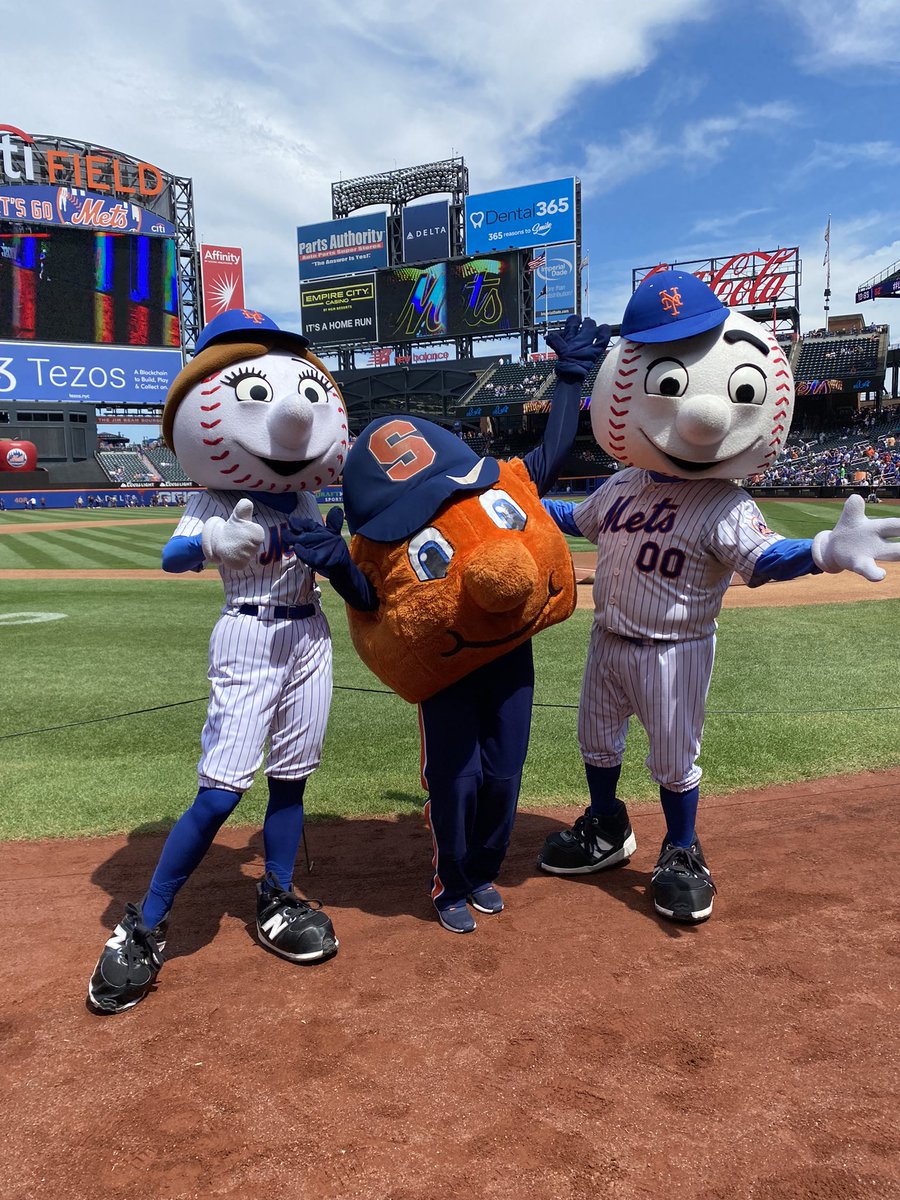 SUAlums's tweet photo. It’s Syracuse University Day at Citi Field! #LGM @Mets https://t.co/lLNxLd1jM3
