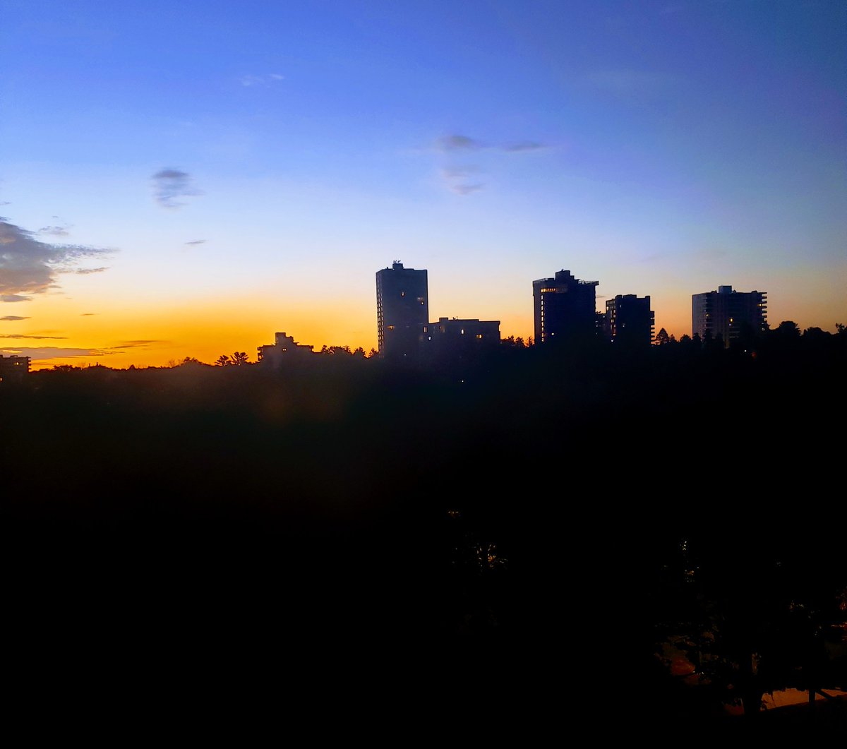 ruderman_david's tweet photo. This mornings sunrise. Cheers. D. https://t.co/vZfJLFOtu2