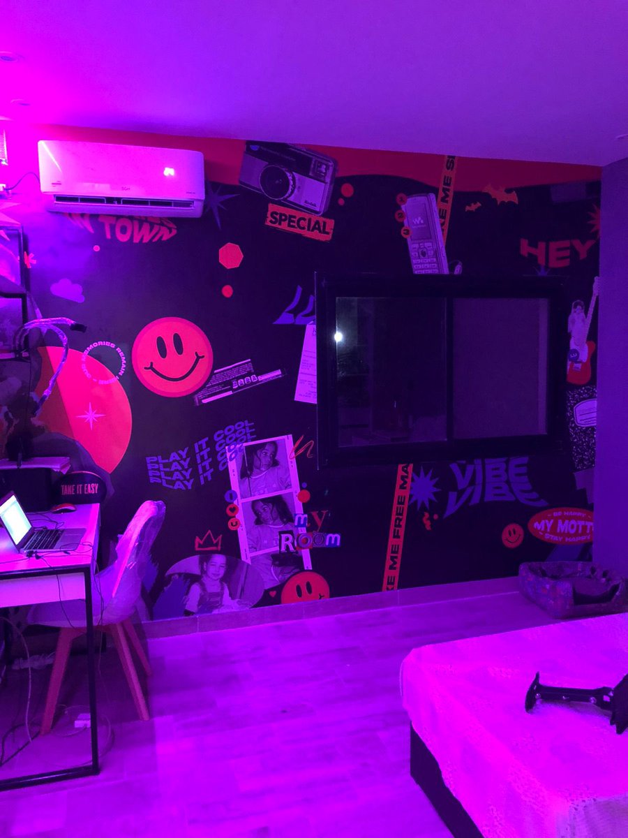 M1N10K's tweet photo. @danielhowell i dont have any picture of my room’s decor and its a mess rn so i cant take one but look! i have a wall with pictures of me as a baby <3 https://t.co/hwWR38Y4To