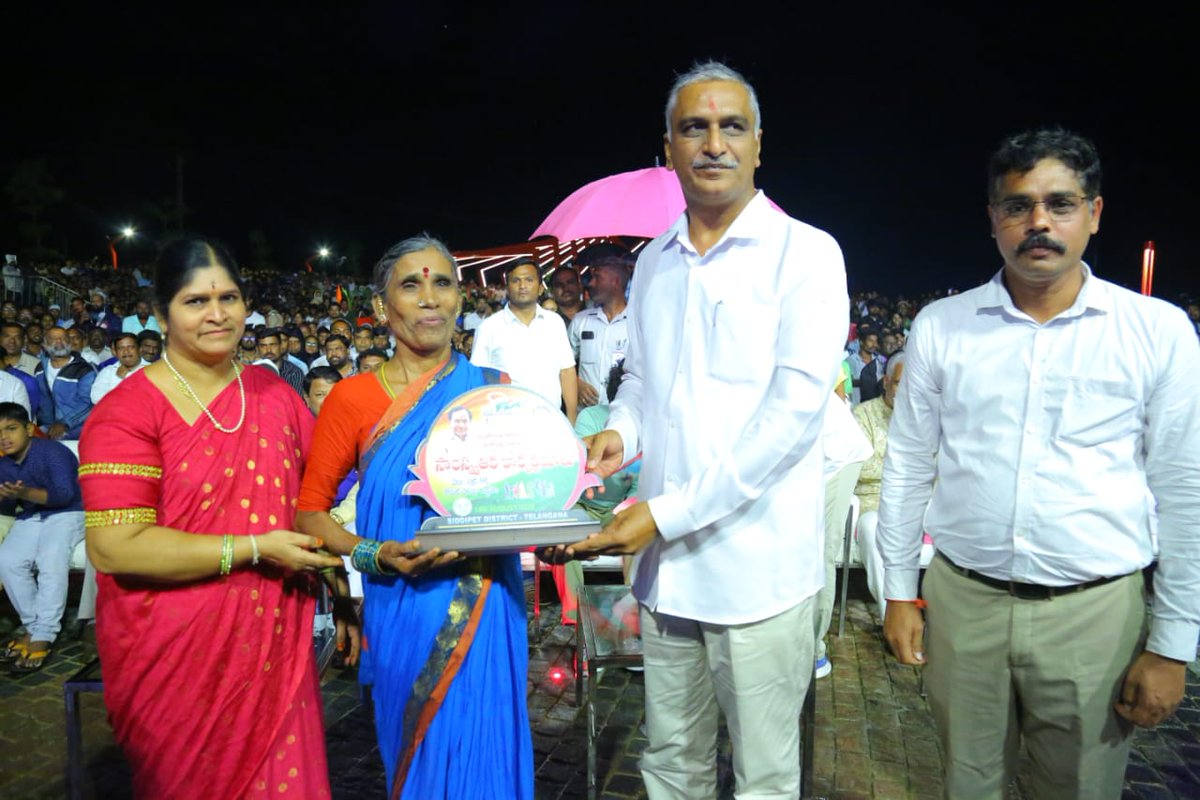 HarishRaoupdts's tweet photo. Few glimpses #HelloSiddipet at #SiddipetKomaticheruvu  #SwatantraBharathaVajrotsavalu #IndiaAt75 https://t.co/HC6xTRFyjU