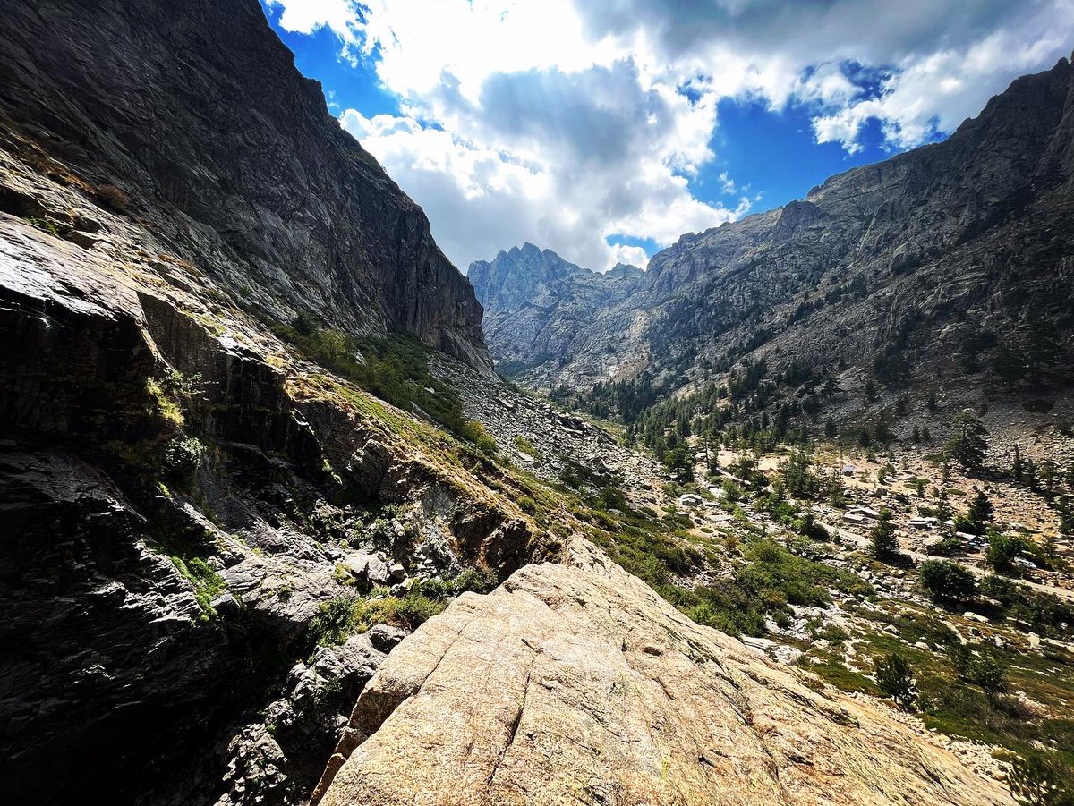 phildelo26's tweet photo. Un parcours caillouteux, de belles dalles, des lacs encerclés de montagnes aux crêtes déchiquetées…
📌 Lac de Melo ~ 1710 m
📌 Lac de Capitello ~ 1930 m
… le top 😁
#randotrail #hikingtrail #trail
#outdoor #outdoorlovers
#restonica #corse #gr20
#igerscorse #hautecorse https://t.co/sF438QW6Pg