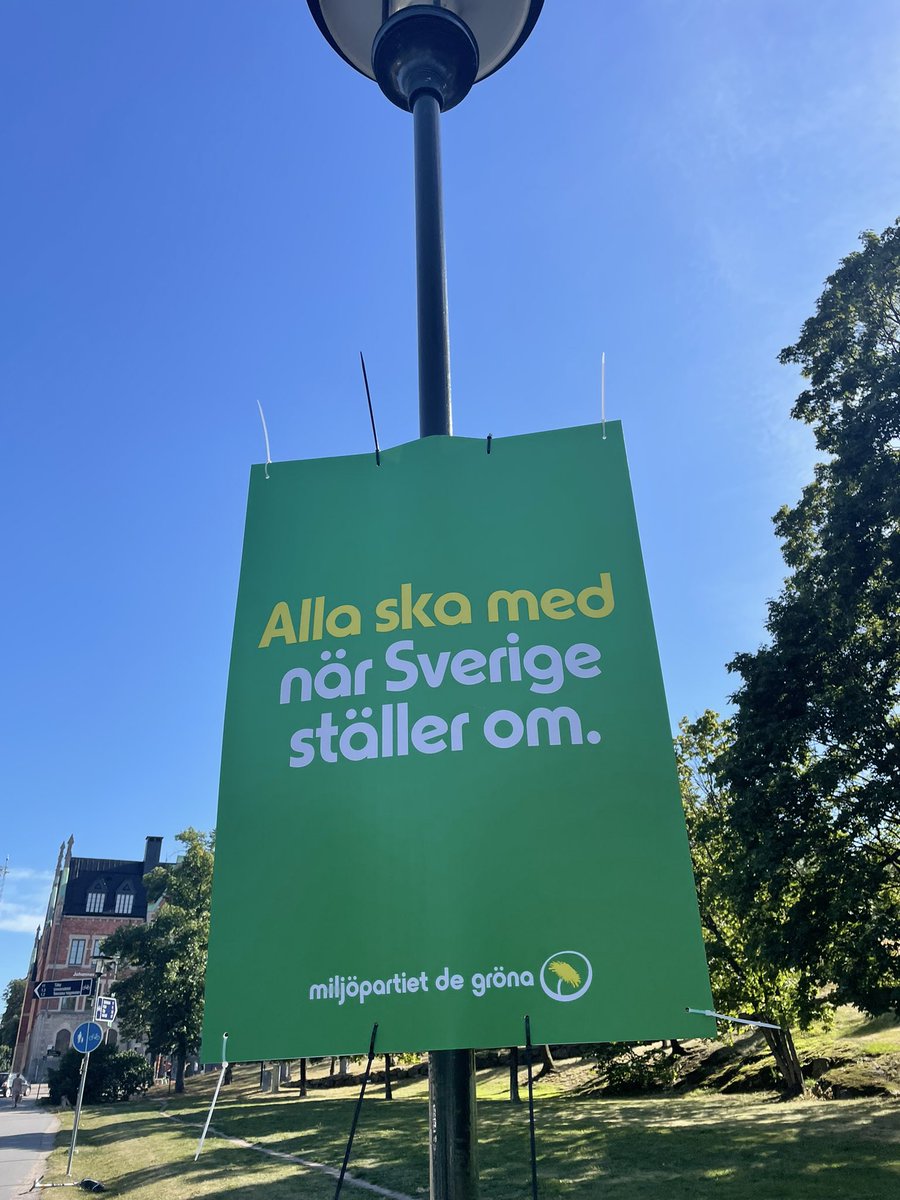 PhilipSyren's tweet photo. Kan vi ta en sekund och uppmärksamma mängden buntband av plast MP använder sig av? https://t.co/vYUMQ9HAMl