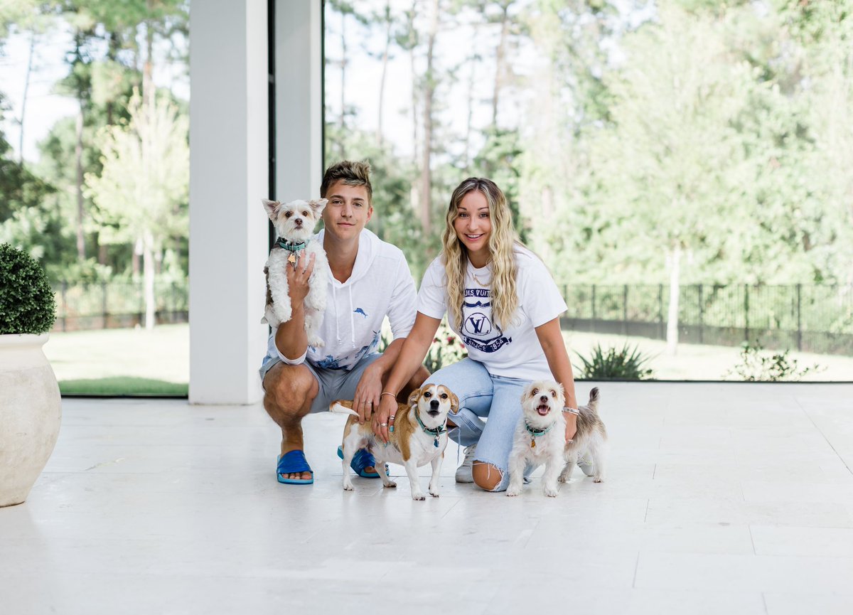 JessicaBlevins's tweet photo. Love our little family @Ninja (pictures by Janimal photography) https://t.co/lBSYSCiNtc