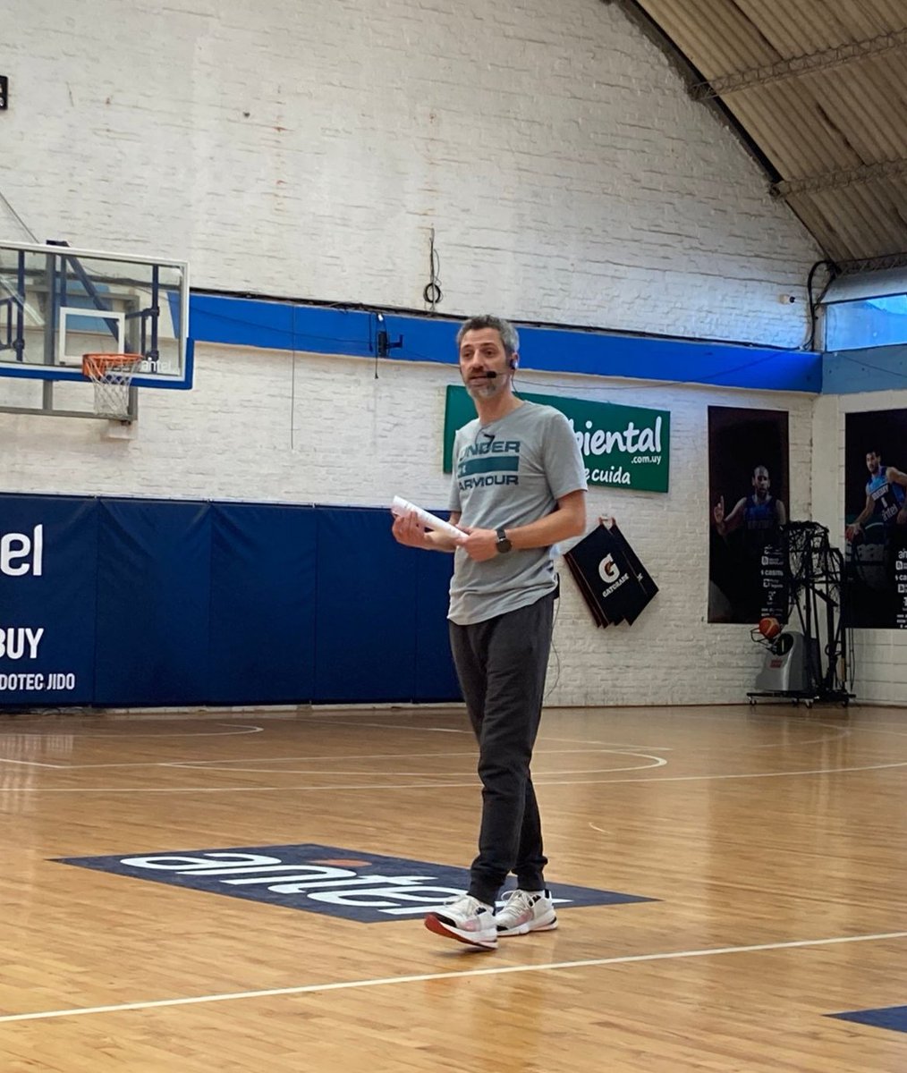 diazgrecco's tweet photo. Gracias @EneFubb por la invitación a disertar, fue un gusto haber compartido con los estudiantes esta mañana. https://t.co/W9DjzhoWSr