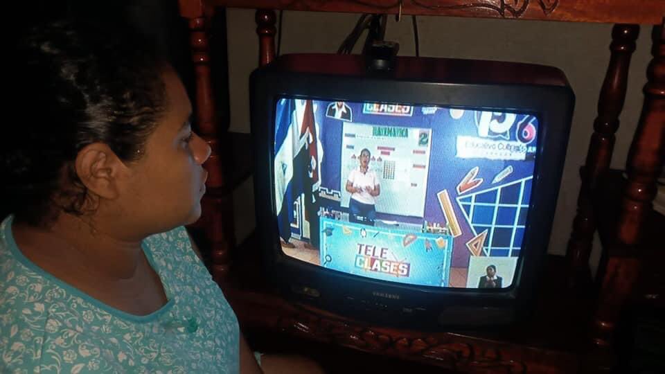 DanielMiPresid1's tweet photo. #Nicaragua
Nuestro Municipio de #Posoltega, sus Estudiantes y docentes visualizan desde sus hogares las #TeleClases nivelado y reforzando conocimientos,
#PatriaBenditayLibre #CovidNoEsGripe #Mined #BuenGobierno https://t.co/FrffF4NKVQ