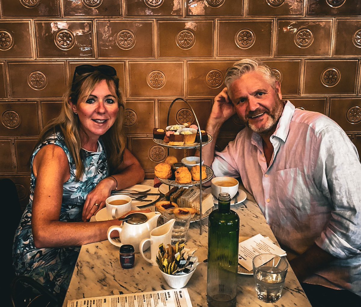 ffmac999_'s tweet photo. Wee afternoon in Glasgow with @RelaxKids_Julie #Gin71 #photography 🥂🧁🌞 https://t.co/JU0m0eCSSn