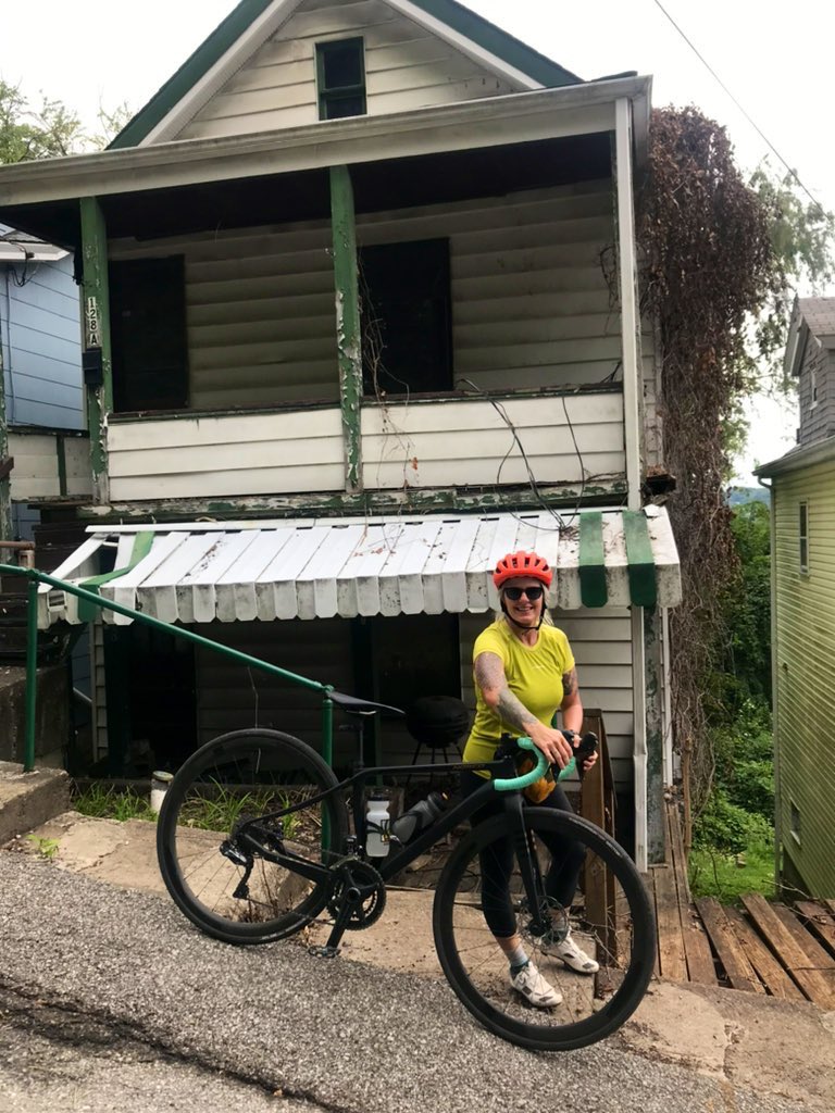 lynsie's tweet photo. Sundays are for climbing. And for falling over while climbing 🤷‍♀️ #loggingmiles #bikepgh #dirtydozen https://t.co/Z6XcwGd7qC