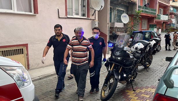 gundeme_bakis's tweet photo. Evinin önüne araç park eden sürücüyü tüfekle vurdu
https://t.co/7zBB2ILUIf 
#ogretmenlerayakta #ErzurumEvladınÖlüyor #CryptoThor https://t.co/rA20Wykxit