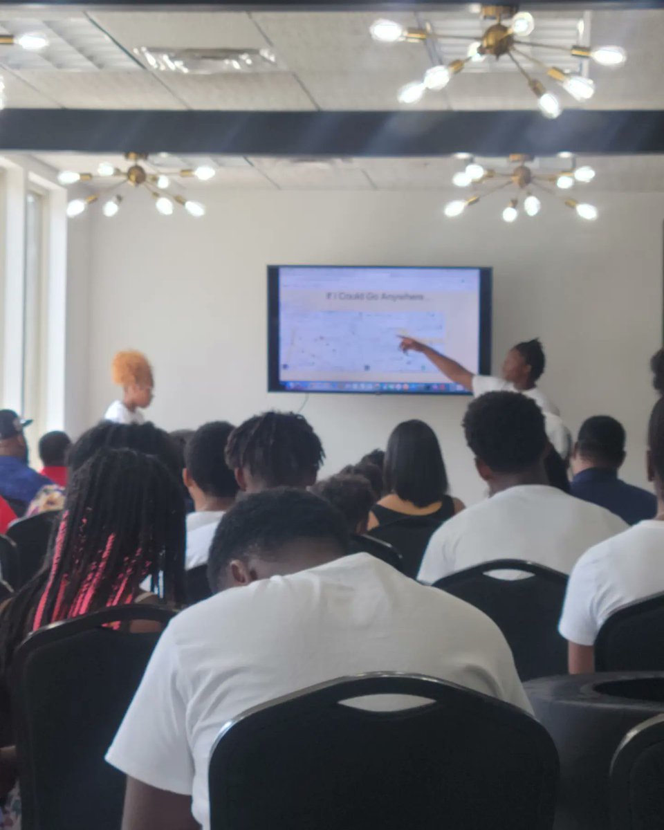 1stLadyGlass's tweet photo. Today I got to witness what @MalikGlass21 has been doing for the last 9 weeks with @Younggiftedtech. He's learned a lot. I'm so thankful and blessed for the people God has placed in my life who continue to uplift and empower my kids. Kendra, sis you rock. https://t.co/Dw2CZs3m0U