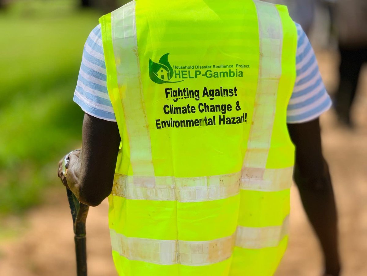 helpgambia1's tweet photo. We joined @GreenGambia today to plant #UmbrellaTrees along the MDI-UTG fence line as part of the 2022 #SummerGoGreen Campaign. We are proud to be associated with this initiative and call for more public support.
#FromPlantingToGrowing #SummerGoGreen #HELPGAMBIA #ClimateAction https://t.co/4iKJvOSjsf