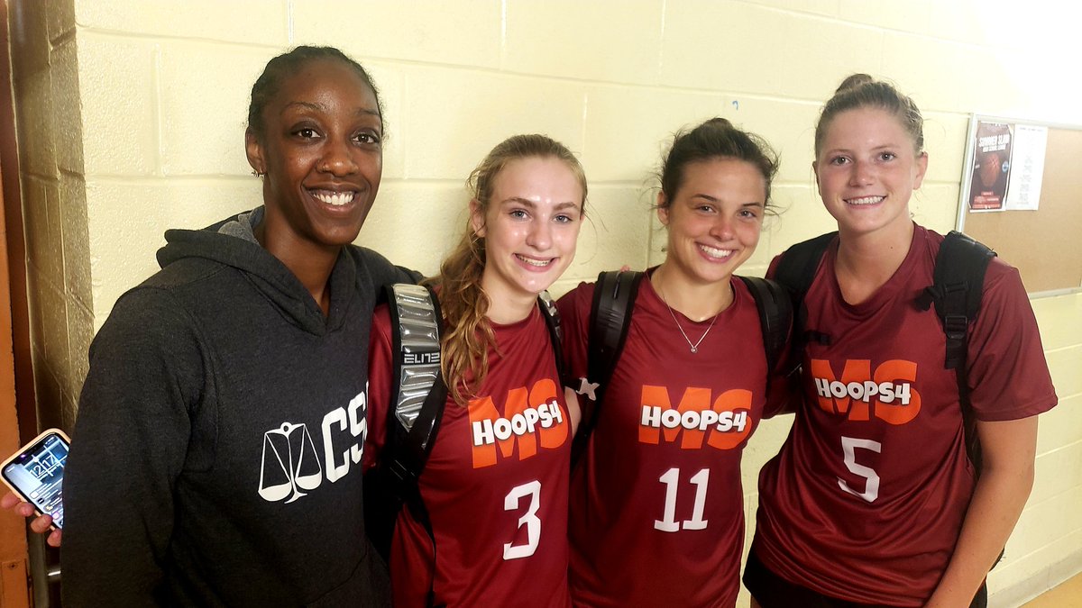 NJLadiesHoops's tweet photo. The Quad Squad @brolymedia @Hoops4Ms All-Star game 

(L to R
Coach @laurinmincy of #UniversityHS &amp; @TerpsWBB fame 

Players train @ushoops
&amp; play 4 @NJDemons

@gracekinum of @NPPioneers 
@lbmurray710 of @WatchungHillsHSq 
&amp; @earcher0 of @OakKnollRoyals 

@sammy291 @oliviamiles06 https://t.co/temIREyBzu