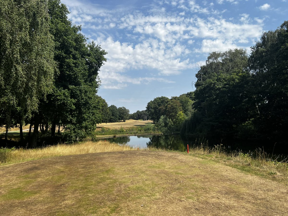 trickgolfshow's tweet photo. It’s been a cracking day #Golfing @Hollinwell today one of my favourite #GolfCourses #MixedOpen https://t.co/tR5drFdhbu