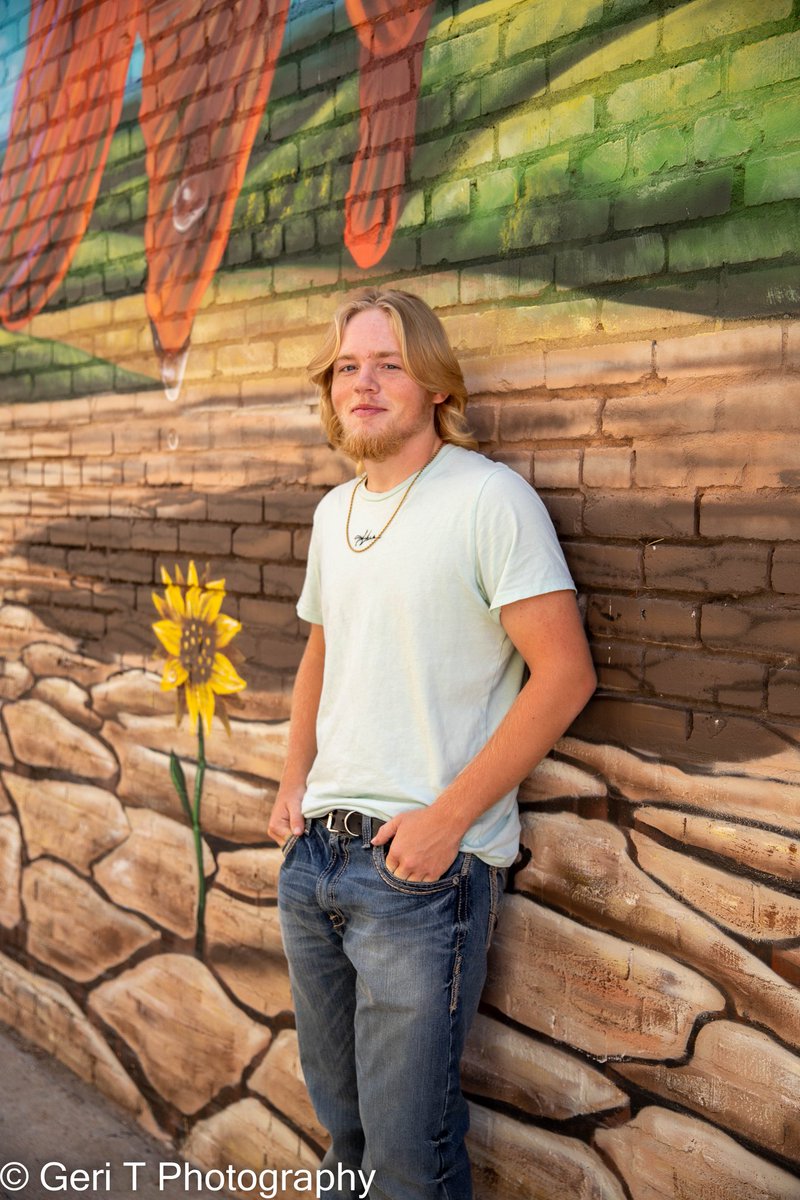GeriT_Photo's tweet photo. #senior2023 #seniorsunday #littleapple #mhk #manhattan #kansas #canon #photography https://t.co/Op97OhXHeE
