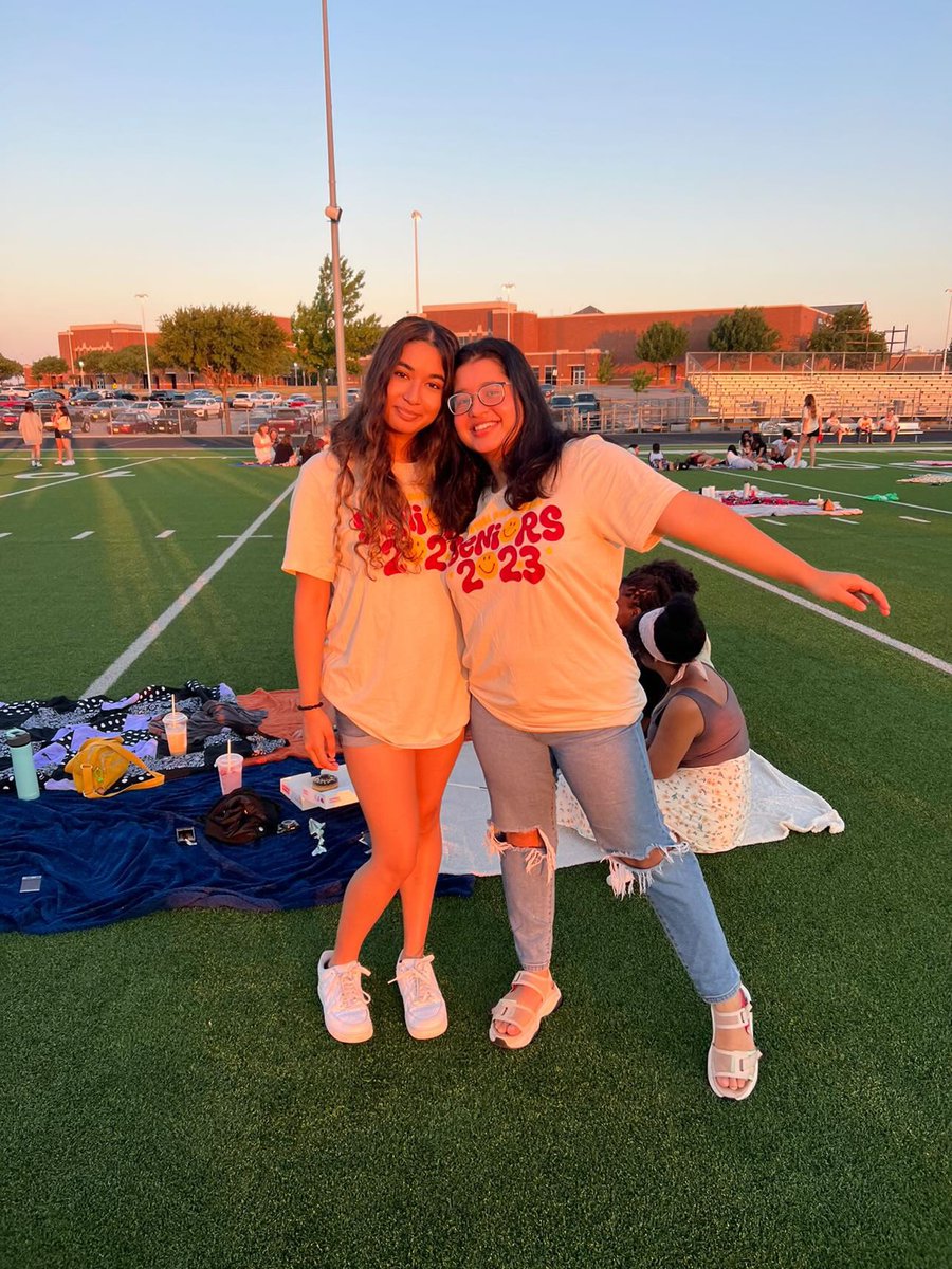 chsseniors23's tweet photo. hey seniors!! we hoped you all enjoyed a little reunion with senior sunrise 🌅 can’t wait to get this year started!

- from your senior officers
#seniorsunrise #23niors #chargernation #kisd https://t.co/XsRecmyPo7