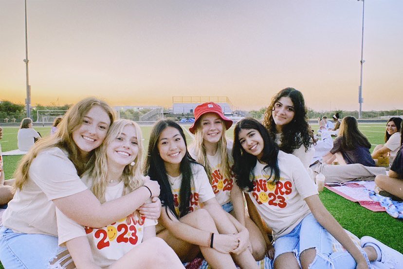chsseniors23's tweet photo. hey seniors!! we hoped you all enjoyed a little reunion with senior sunrise 🌅 can’t wait to get this year started!

- from your senior officers
#seniorsunrise #23niors #chargernation #kisd https://t.co/XsRecmyPo7
