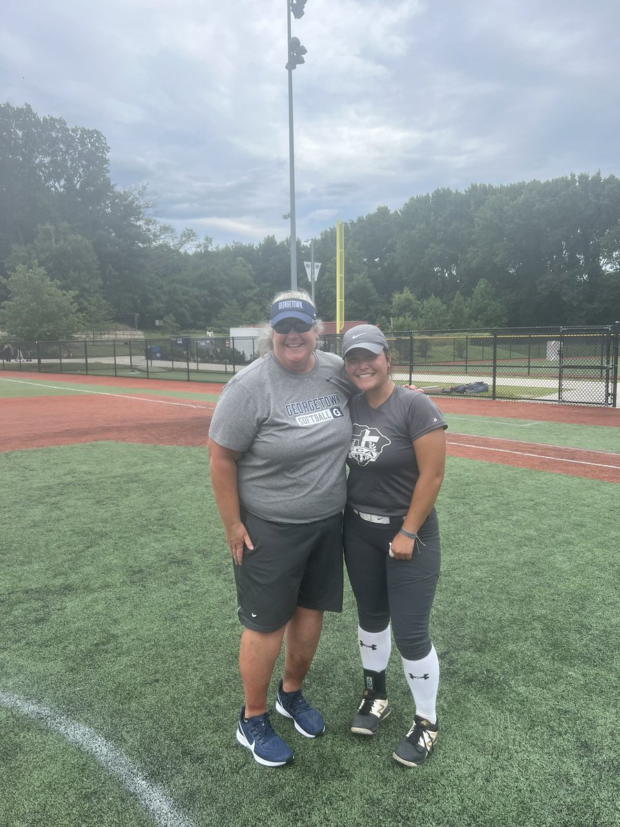 avajoyner_'s tweet photo. I wanted to give a massive thank you to @HoyaSoftball and @HoyasCoachPat for such an amazing past two days! Not only did I learn so much, got curious, and had so much fun, I also met my twin flame in @gabrielaelvina ♑️🥊🦋#65ft HOYA SAXA 🐶💙🤍 https://t.co/103g2PtSym