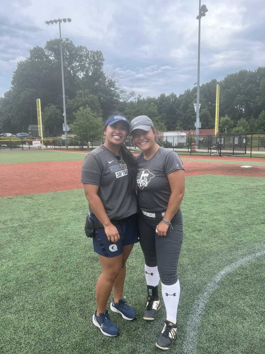 avajoyner_'s tweet photo. I wanted to give a massive thank you to @HoyaSoftball and @HoyasCoachPat for such an amazing past two days! Not only did I learn so much, got curious, and had so much fun, I also met my twin flame in @gabrielaelvina ♑️🥊🦋#65ft HOYA SAXA 🐶💙🤍 https://t.co/103g2PtSym