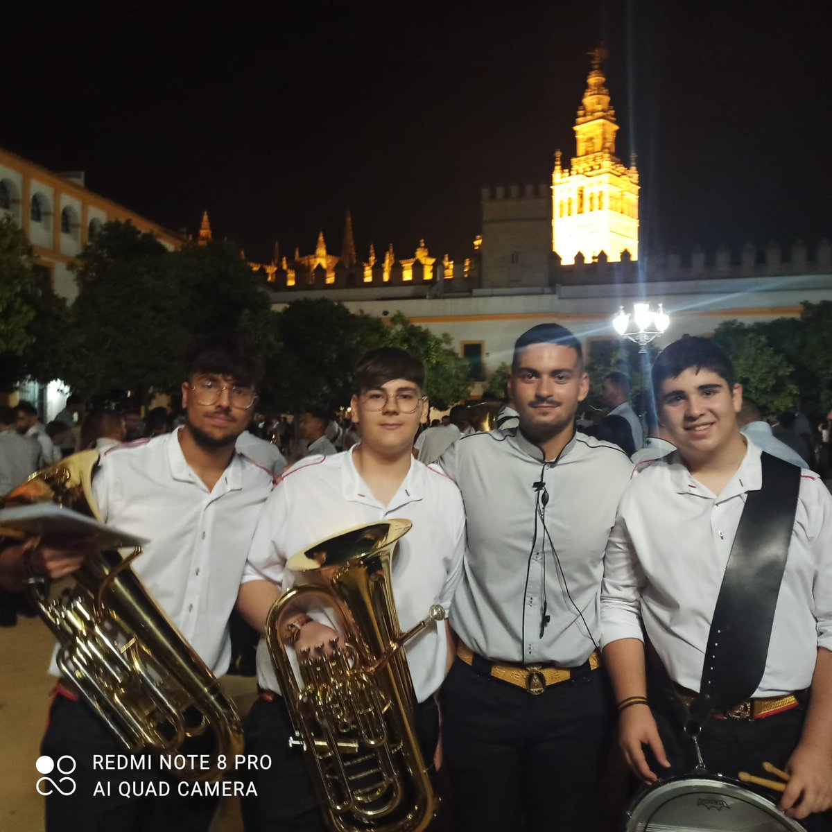 amsalvd's tweet photo. Hoy algunos de nuestros músicos se han desplazado hasta Sevilla para participar en las #PuertasAbiertasVr gracias por hacerlos sentir uno más de ustedes.
@AgrupacionVR https://t.co/niEhhJecAZ