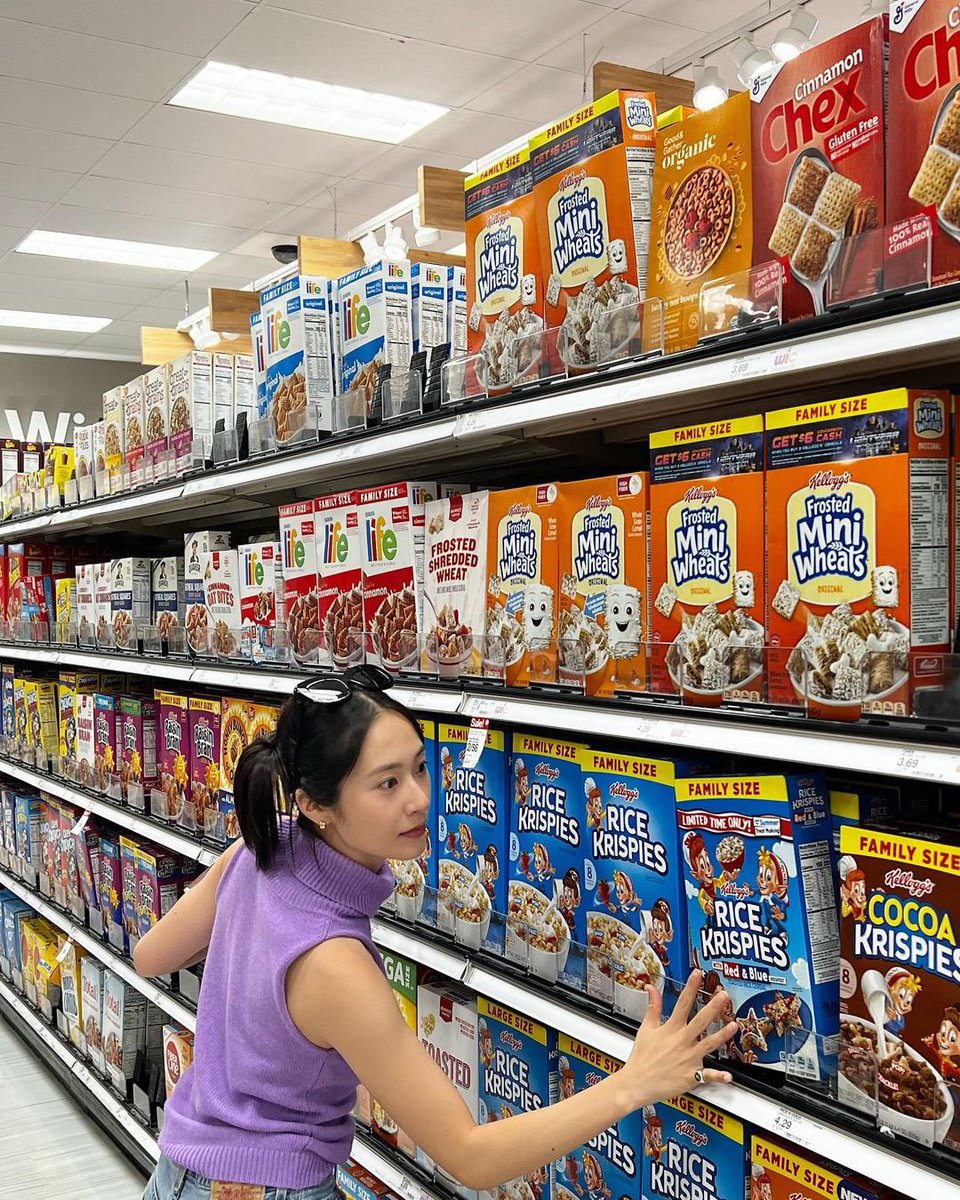 voguesulli's tweet photo. on a date with my beautiful wife and this bitch is taking all the cereal https://t.co/0X4Q17oCbT
