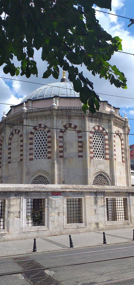 Safure17's tweet photo. #Çemberlitaş #Divanyolu üzerinde #SultanIIAbdûlhâmitdHan, babası #Abdülmecid ve dedesi #IIMahmud ile aynı tûrbe dedir.Allah Rahmed eylesin,nur içinde yatsınlar.
"Osmânlı'nın yoğurduğu ekmeğin bereketini yiyoruz halâ"📸📸📸📸
🇹🇷🇹🇷🇹🇷🇹🇷🇹🇷🇹🇷🇹🇷🇹🇷🇹🇷🇹🇷🇹🇷🇹🇷🇹🇷🇹🇷🇹🇷🇹🇷🇹🇷🇹🇷🇹🇷🇹🇷🇹🇷🇹🇷🇹🇷🇹🇷🇹🇷🇹🇷🇹🇷 https://t.co/V2tvZWXhUB