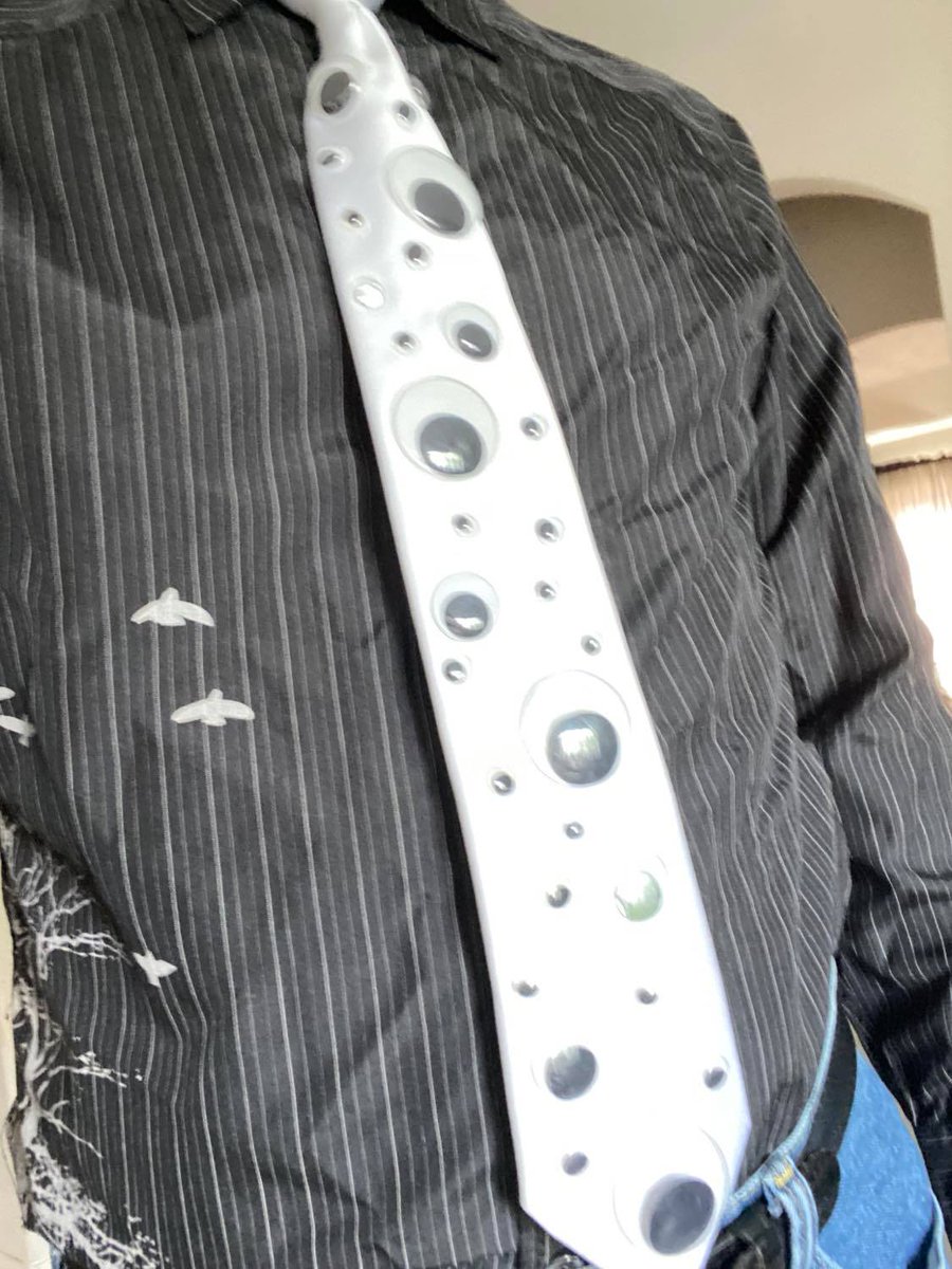 DEAD_PA's tweet photo. @ColinHay Wearing my Colin Hay tie to the show tonight. ;) https://t.co/ik9GBgzYLd