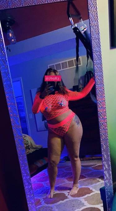 Lemme move the #sexswing outta my shot 😏💖

#saturdayshenanigans #sinfulsunday #milf #pawg #fishnet #blacklights