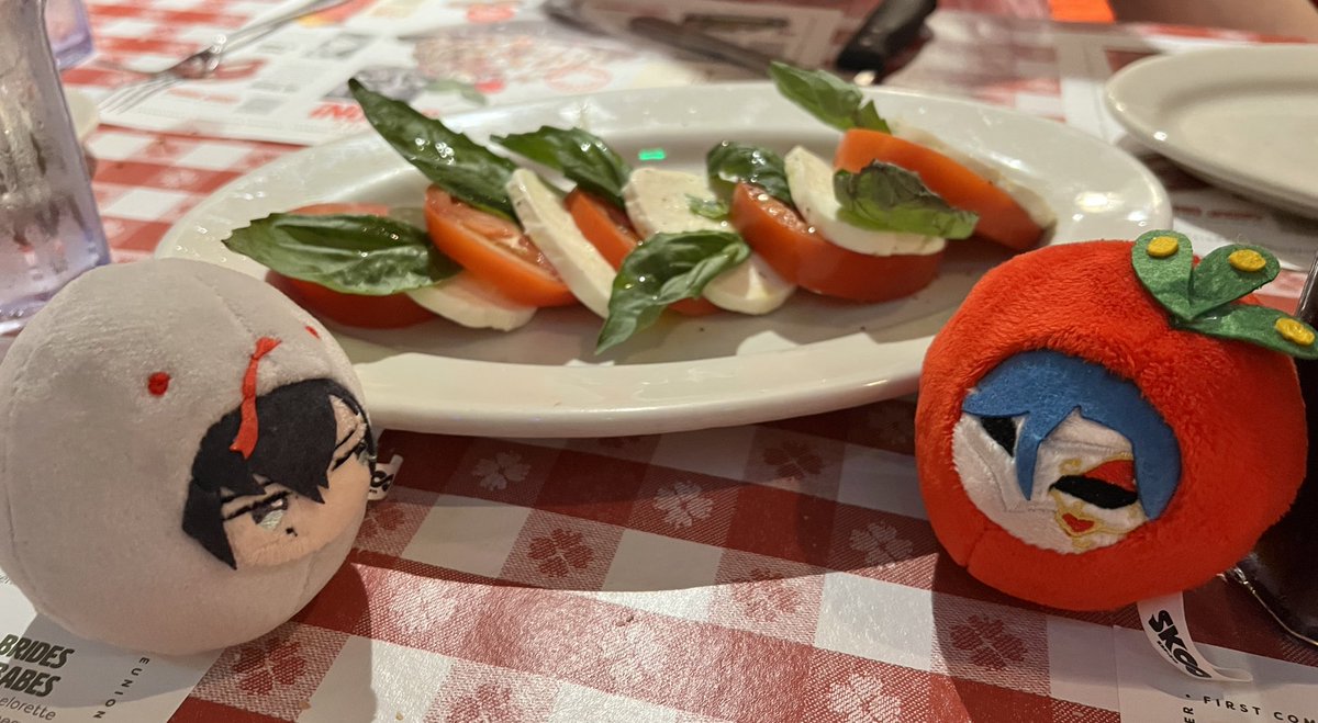TORACHl's tweet photo. Caprese boys https://t.co/4QunuHBVuR