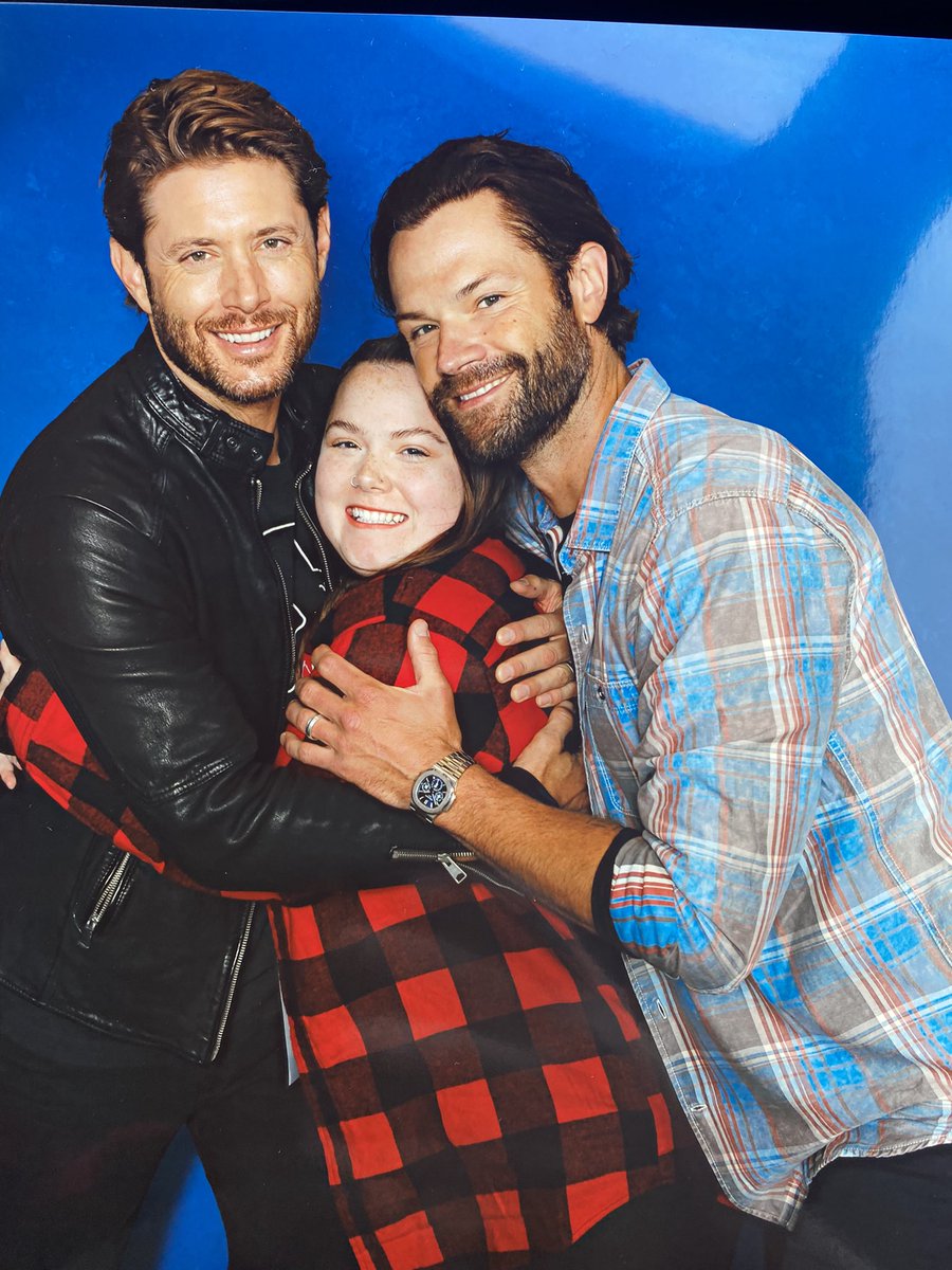 lorinmanna's tweet photo. also.... here is my j2 photo. this was and will remain the best part of my life. #SPNFamily #spndc https://t.co/UJI9CqsEJx