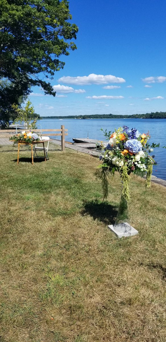 LimestoneTrio's tweet photo. Stunning views at yesterday's wedding, and the weather was perfect. 👌🏞🌞 

Congratulations Jenna and Tim! 💐🎊

#WeddingMusic #LiveStrings #LiveMusic #StringTrio #ygk #ygkMusic #ygkWeddings https://t.co/uAjL58PG6I